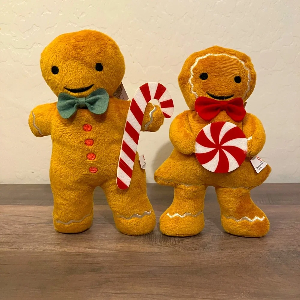 Target Bullseyes Christmas Gingerbread Couple Plush Self Sanding Beanie